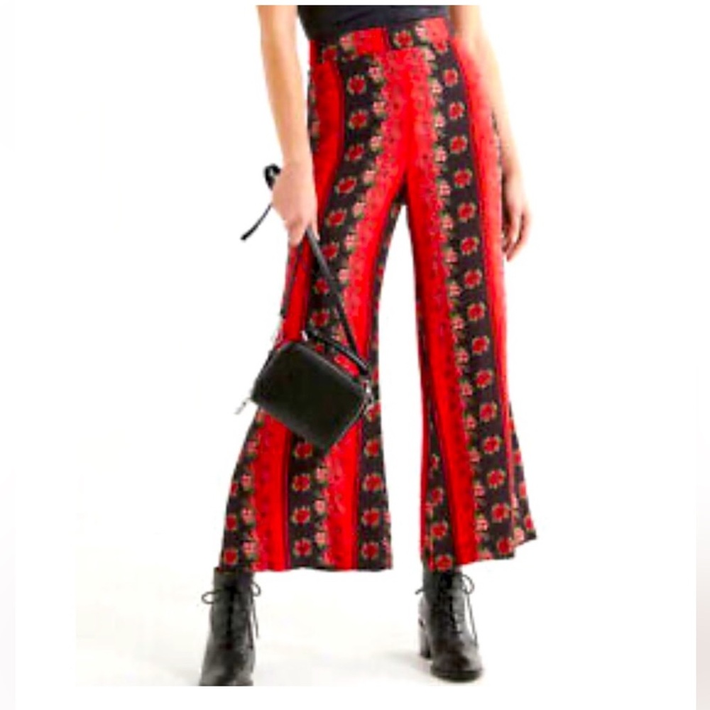 Urban Outfitters‎ Red and Black Floral Wide-Leg Pants